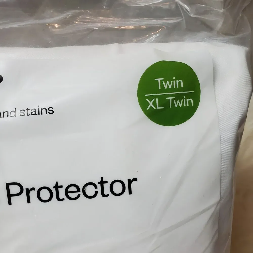 Room  Essentials OEKO TEX Zippered Mattress Protector Twin XL 10